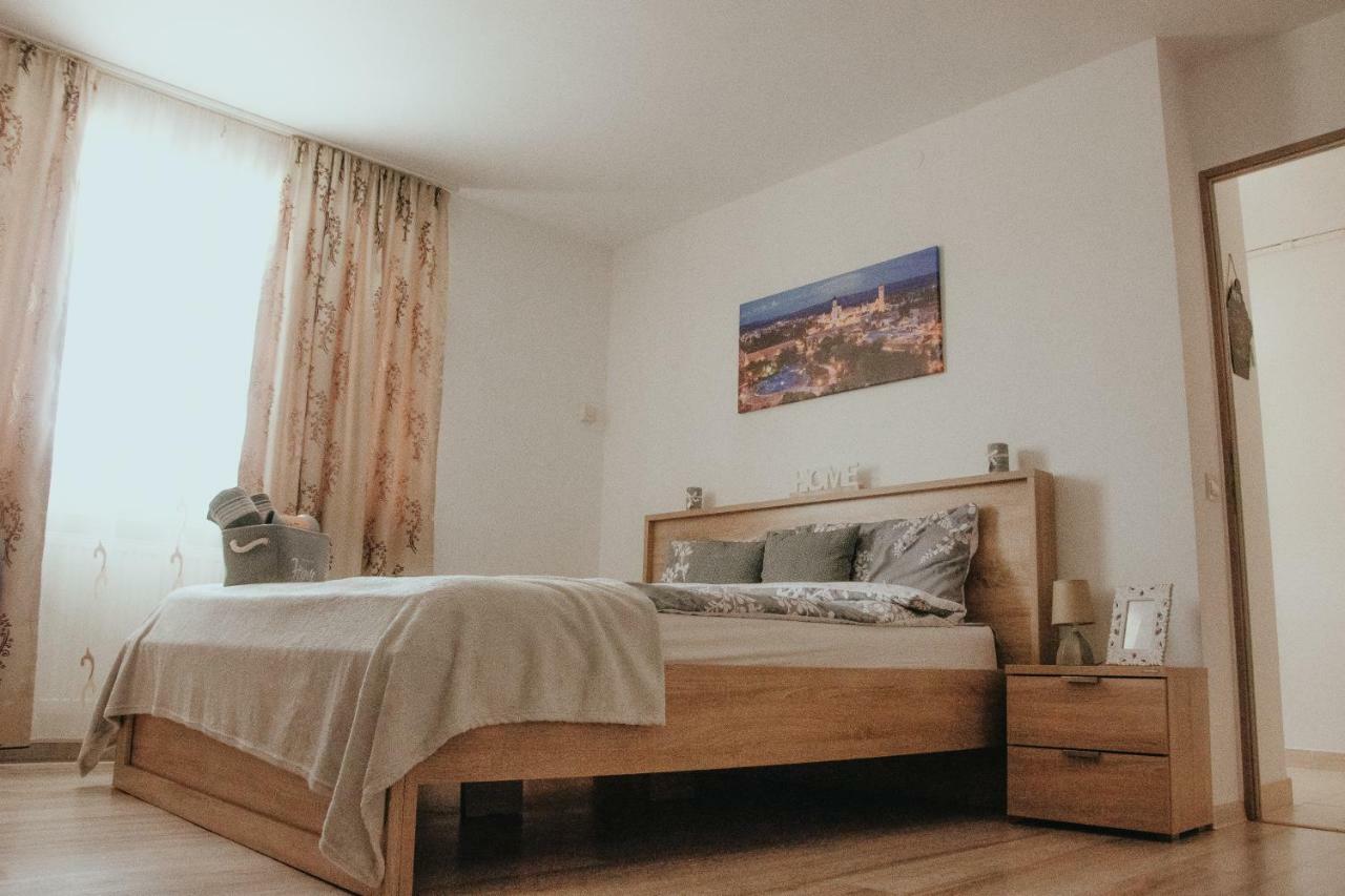 Апартаменти Apartament 1 Decembrie Алба-Юлія Екстер'єр фото